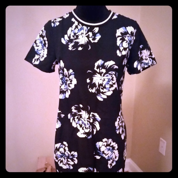 T-shirt dress - Picture 1 of 2